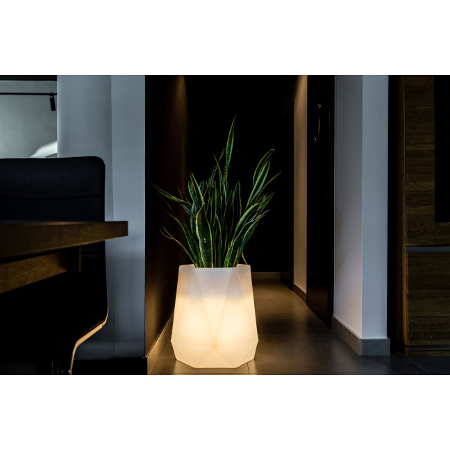 White Flavi garden pot with lighting