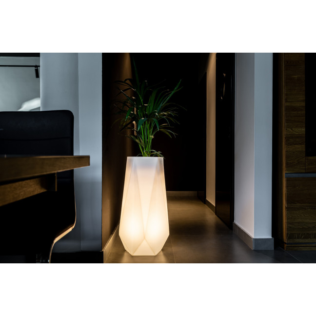 White Siena garden pot with lighting