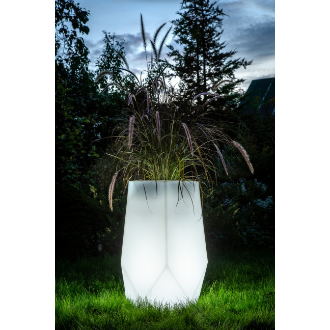 White garden pot bari with lighting
