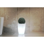 White Slim garden pot with lighting
