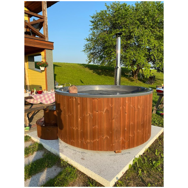 DeLux 220 Hot Tub - Luxurious Outdoor Spa